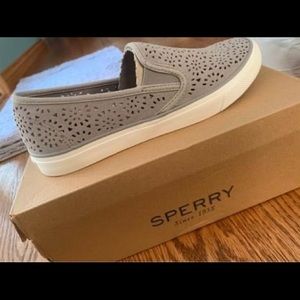 Women’s sperry seaside shoes.